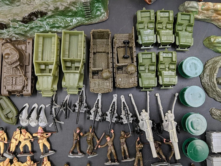 VINTAGE 1963 SANDS OF IWO JIMA MINIATURE PLAYSET BY LOUIS MARX  TOY HONG KONG